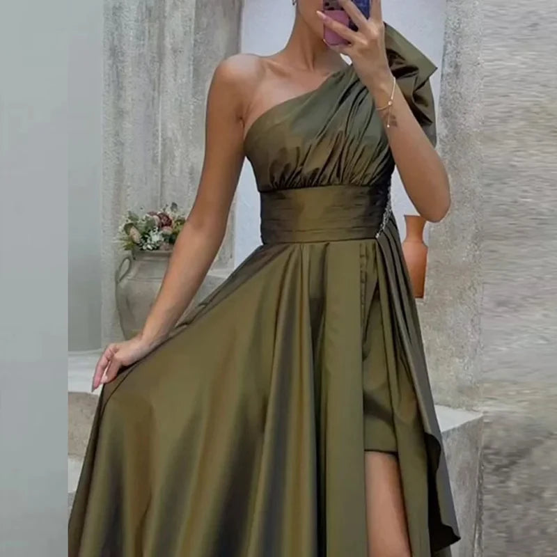 Floor-Length A-Line Sleeveless Dress – Graceful Movement, Timeless Style